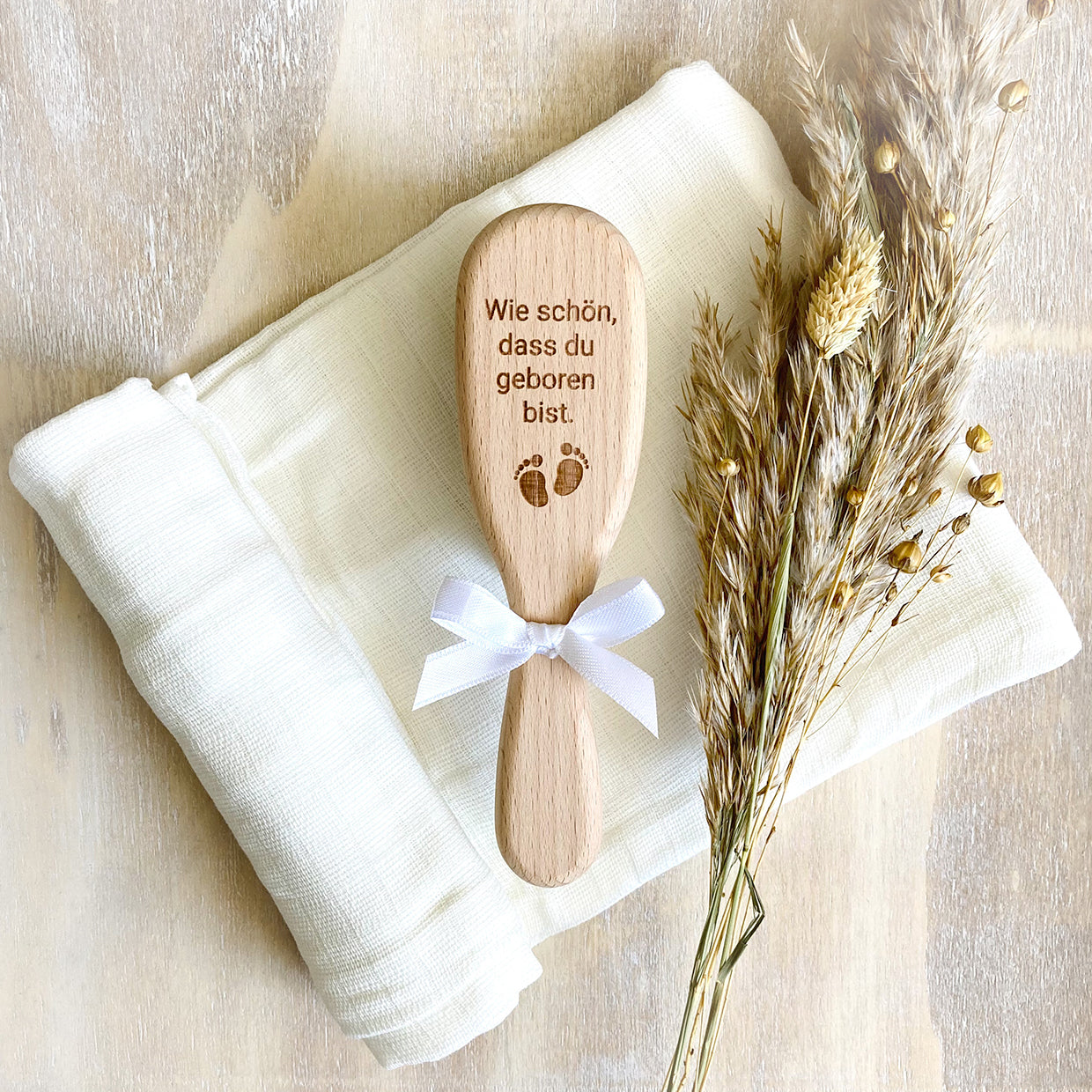 Babybürste mit Gravur aus Buchenholz