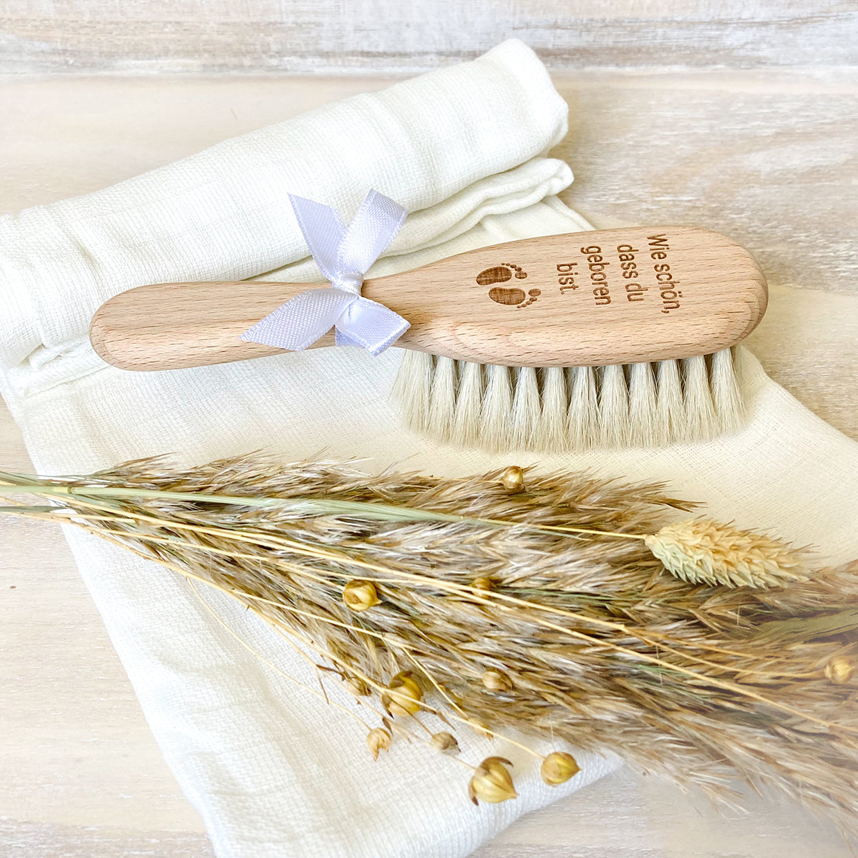 Babybürste mit Gravur aus Buchenholz