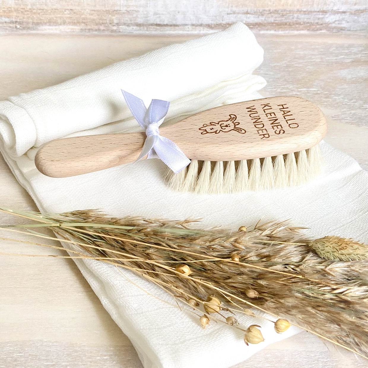 Babybürste mit Gravur aus Buchenholz