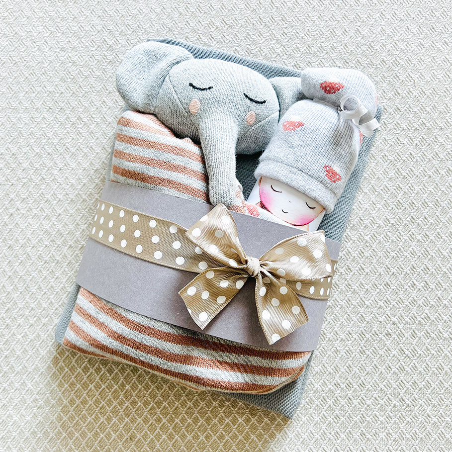 moments Windelbaby Geschenkset mit Schmusetuch Elefant – Glückwunsch zum Baby oder Enkelkind