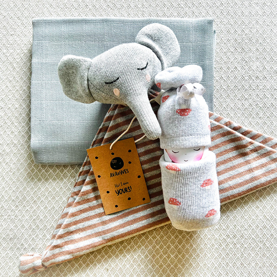 moments Windelbaby Geschenkset mit Schmusetuch Elefant – Glückwunsch zum Baby oder Enkelkind