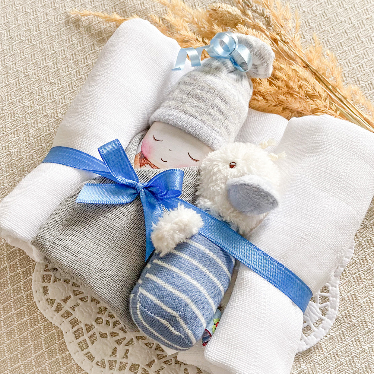 moments Windelbaby mit Minirassel Gans blau zur Geburt
