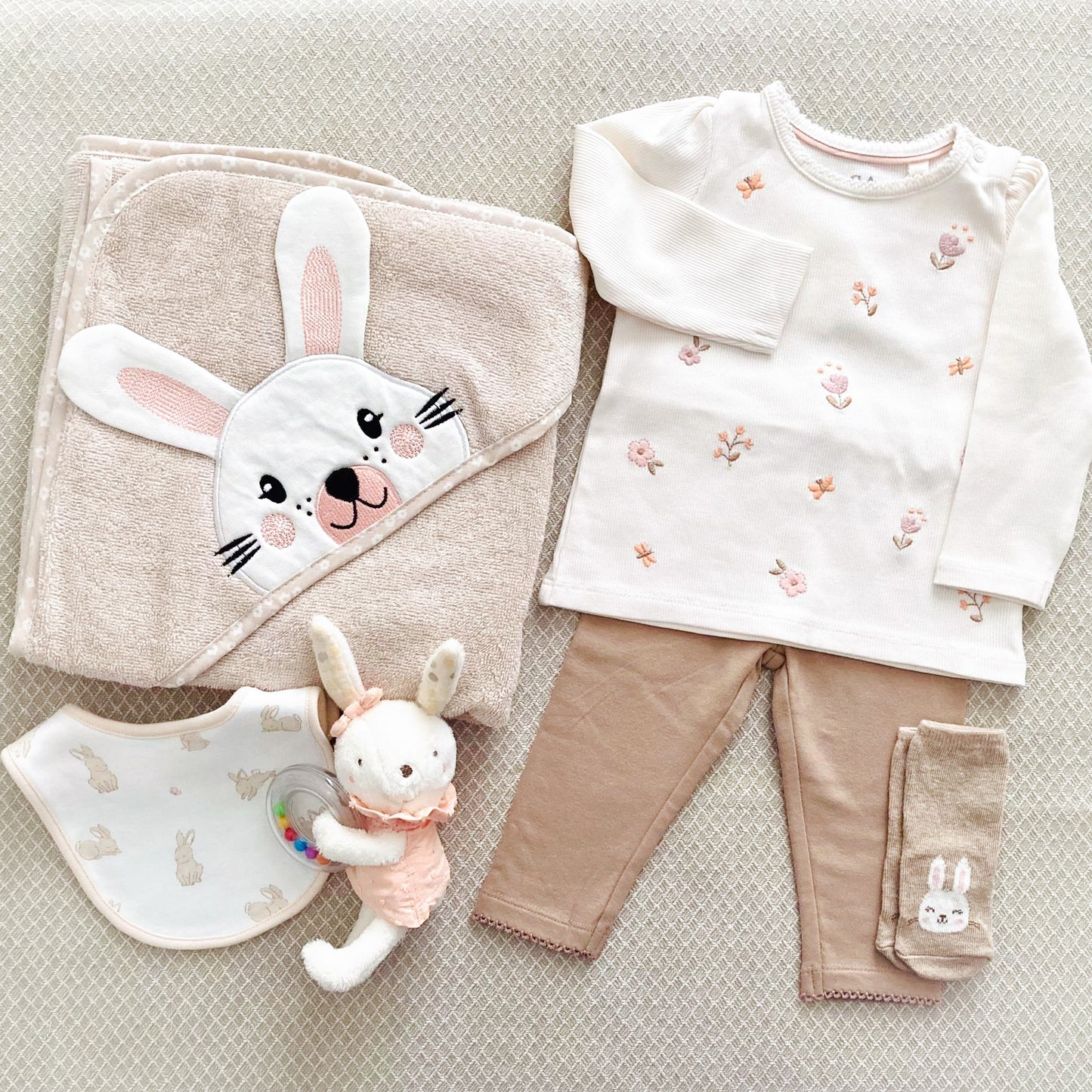 moments Windeltorte Hase apricot beige zur Geburt