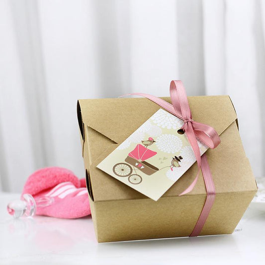 10 Boxen mit Geschenkanhängern Baby beige rosa
