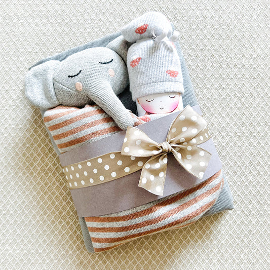moments Windelbaby Geschenkset mit Schmusetuch Elefant – Glückwunsch zum Baby oder Enkelkind