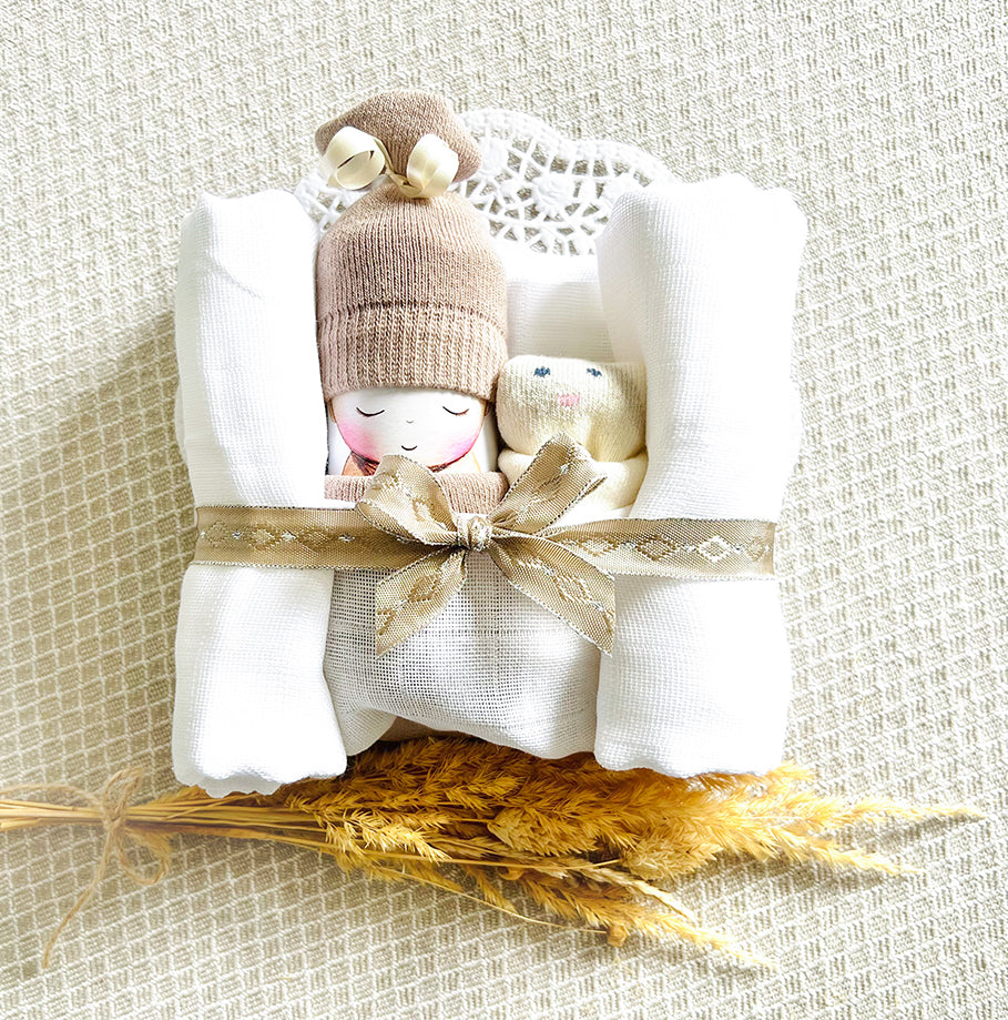 Windelbaby mocca zur Geburt – personalisierbares Geschenk