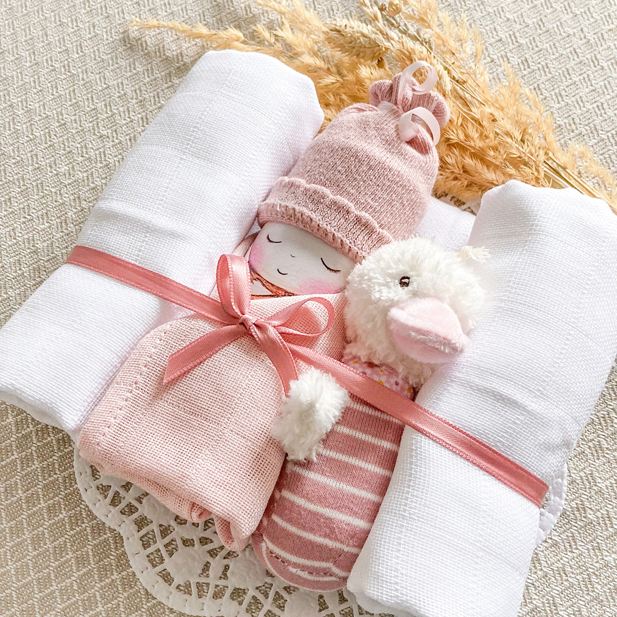 moments Windelbaby mit Minirassel Gans rosa zur Geburt