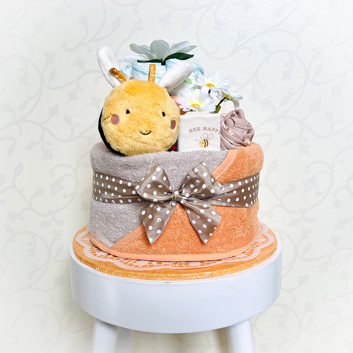 moments Windeltorte Biene in Beige und Gelb – Geschenk zur Geburt